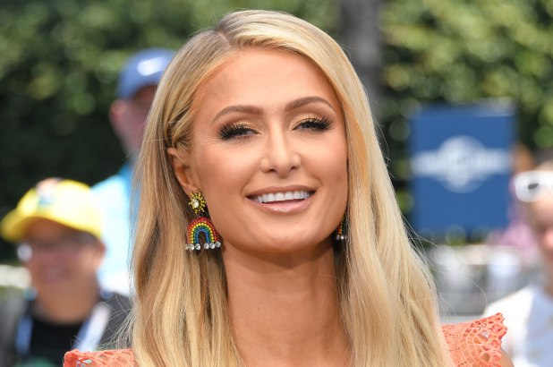 Paris Hilton a Domenica Live dalla D'Urso dopo aver ospitato Chiara Ferragni