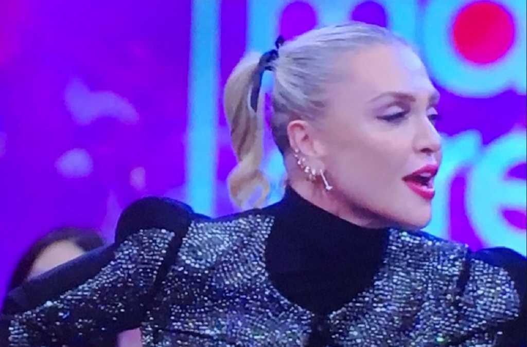 Paola Barale incinta? La verità della showgirl a Mai dire Talk