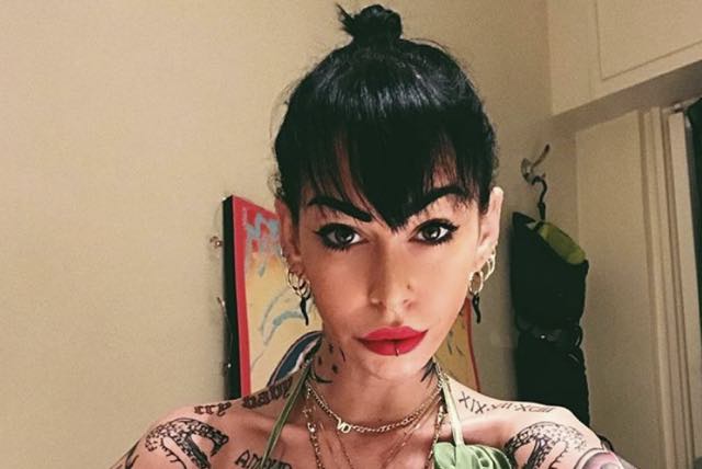 Valentina Dallari sempre più magra e tatuata mostra il seno su instagram