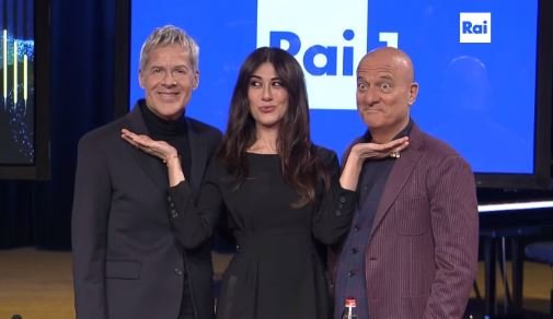 Sanremo 2019 Bisio e Raffaele fratello sole e sorella luna conducono con Baglioni