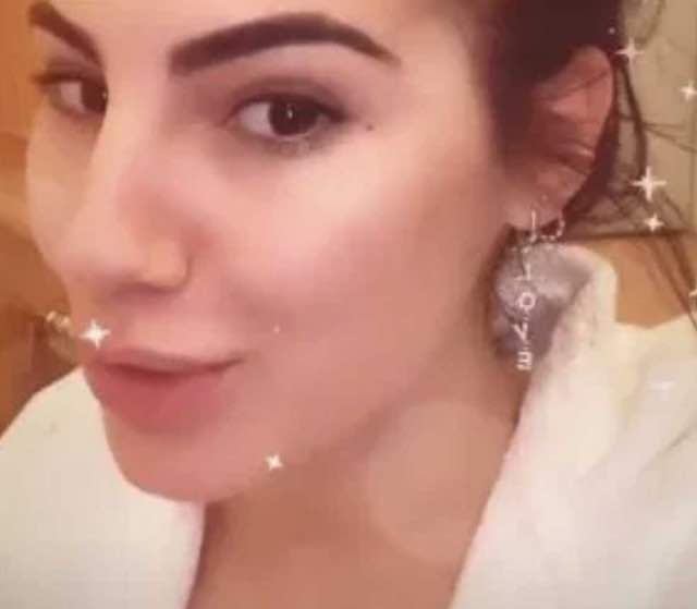 Giulia De Lellis si fa un tatuaggio sul viso ma voi riuscite a vederlo?