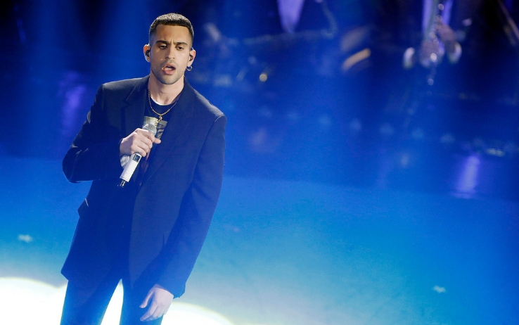 Mahmood cosa significano le frasi in arabo nella canzone "Soldi"?