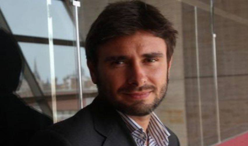 Alessandro Di Battista il bello è pronto a ricandidarsi dopo le europee se...