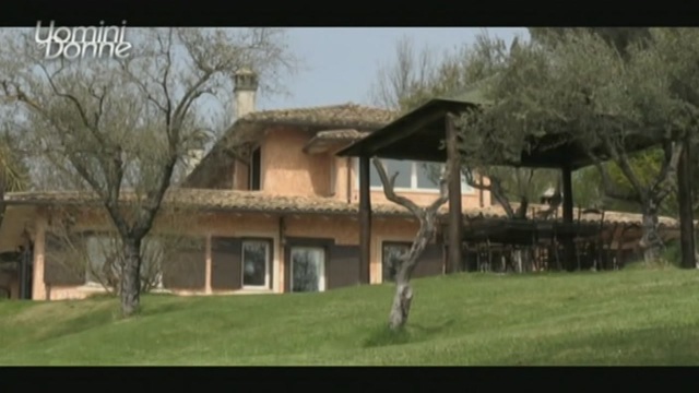 Dove si trova la villa di Uomini e donne della scelta di Angela, Andrea e Giulia?