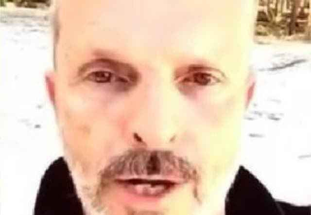 Miguel Bosè malato? La sua verità all'ultima di Live Non è la D'Urso