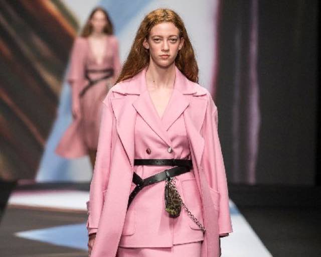 Anteprima moda donna autunno inverno 2019 la moda diventa arte