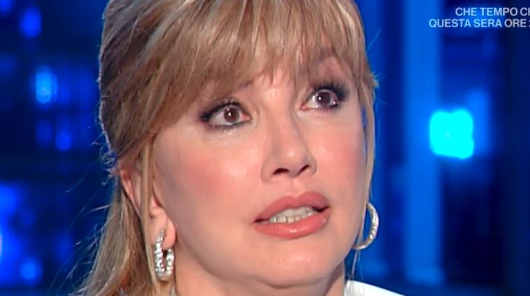 Milly Carlucci ha scoperto di avere una malattia rara difficili le cure 