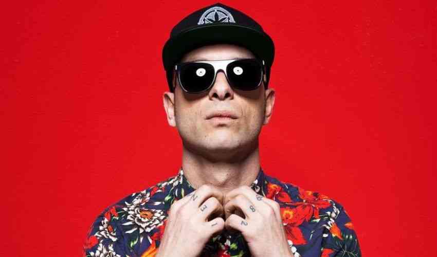 Chi è Clementino che con Face App s'invecchia e ci mostra quant'è dotato