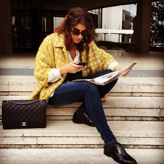 Elisa Isoardi alla moda con la borsa Chanel prima de La prova del cuoco