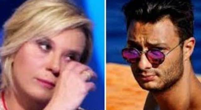 Maria De Filippi il figlio Gabriele l'abbandona e fugge all'estero 