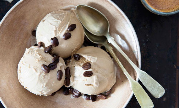 Come si fa il gelato al caffè in casa?