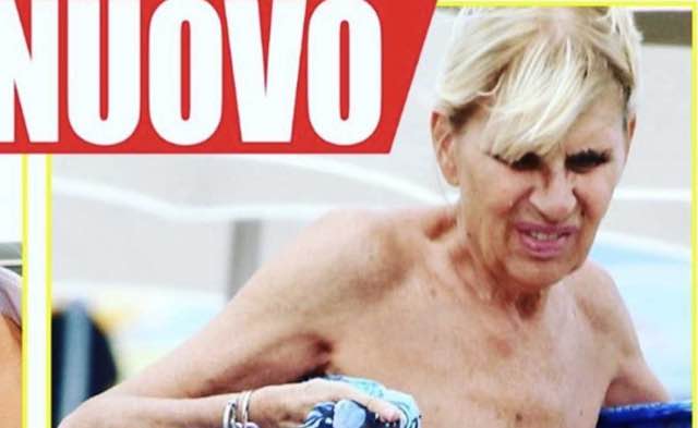 Gemma Galgani costume due pezzi i fan la criticano la foto è virale