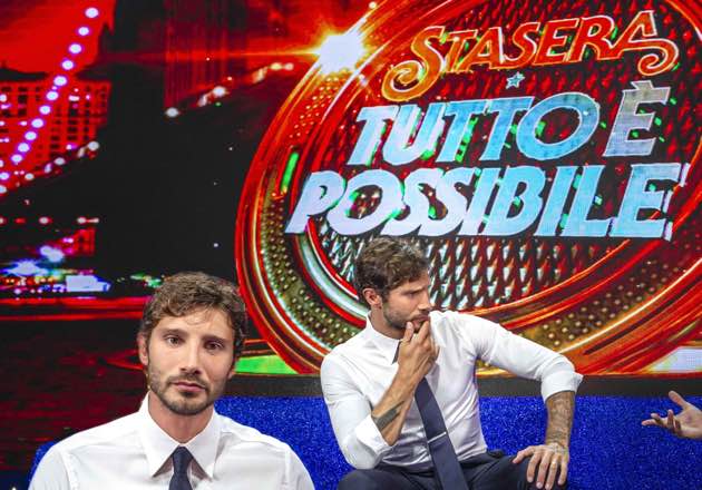 Stefano De Martino sfida Amadeus e torna prima serata con Simona Ventura