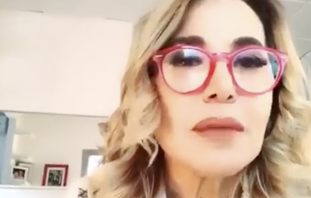 Barbara D'Urso denuncia l'hater su instagram c'è di mezzo un giornalista