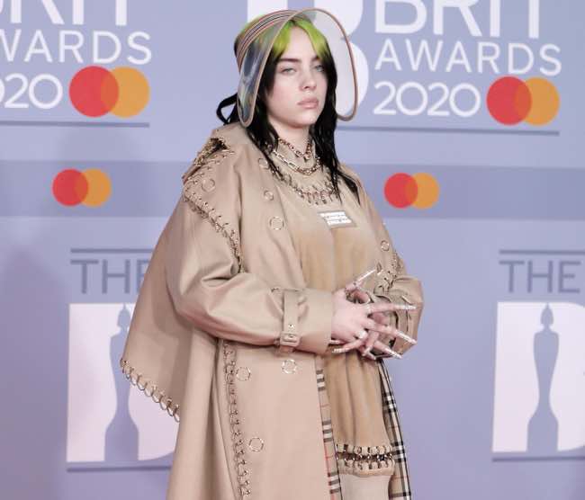 Billie Eilish e Finneas O’Connell hanno indossato Burberry ai BRIT Awards di Londra