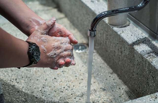 Comprare disinfettanti mani mascherine e igienizzanti per la casa contro coronavirus