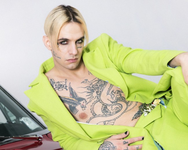 Achille Lauro il nuovo taglio di capelli fa impazzire le fan