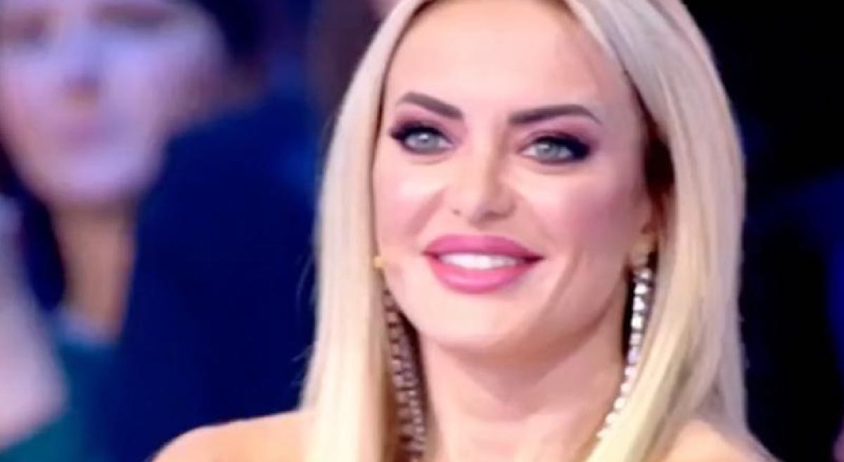 Elena Morali età: altezza, peso, Mario Favoloso, rifatta