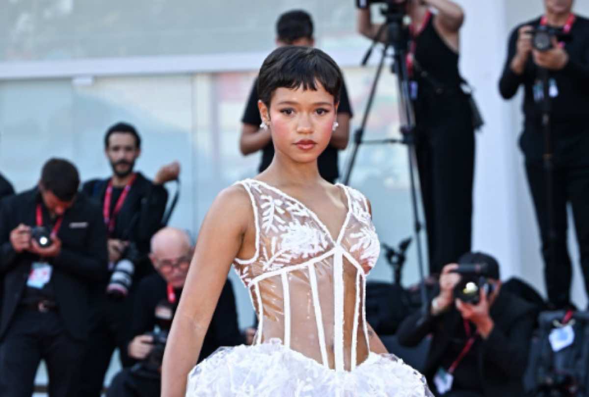 Taylor Russell al Festival del cinema di Venezia abito e accessori