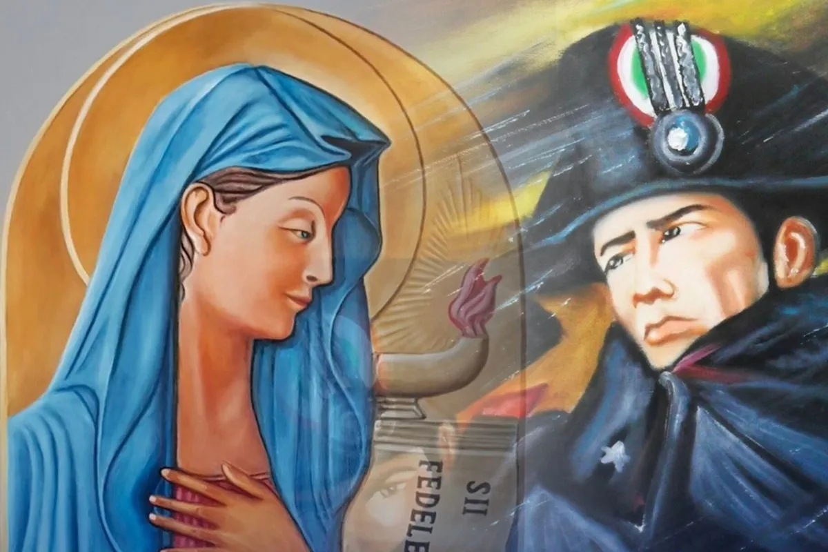 Murale raffigurante la Madonna con velo azzurro e un carabiniere in uniforme storica, simbolo della Virgo Fidelis.