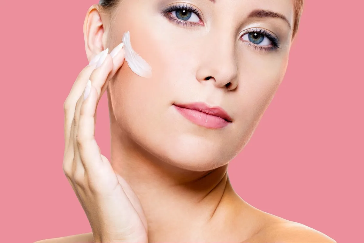 Crema viso con protezione solare