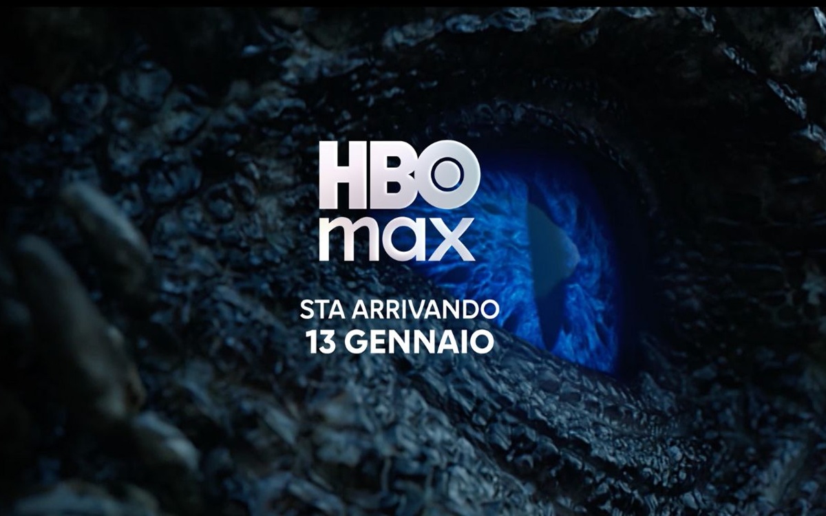 Occhio di un drago blu in primo piano con il logo HBO Max e la data di arrivo “13 gennaio” in italiano.