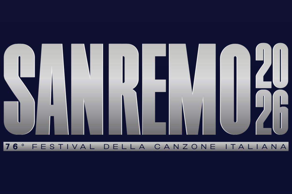 Logo ufficiale di Sanremo 2026 con scritta argentata su sfondo blu scuro e riferimento al 76° Festival della Canzone Italiana.