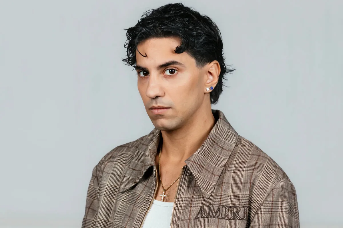 Immagine di Tedua in posa per una rivista.